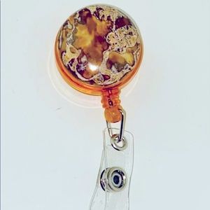 Retractable badge holder